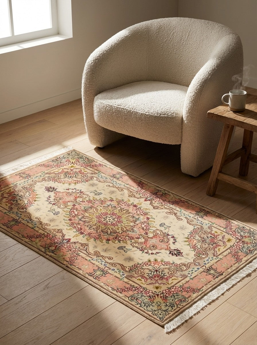 Tabriz 50 Raj — Hand-knotted, 77x131 cm, Beige, 70% Schurwolle, 30% Seide | Detail view