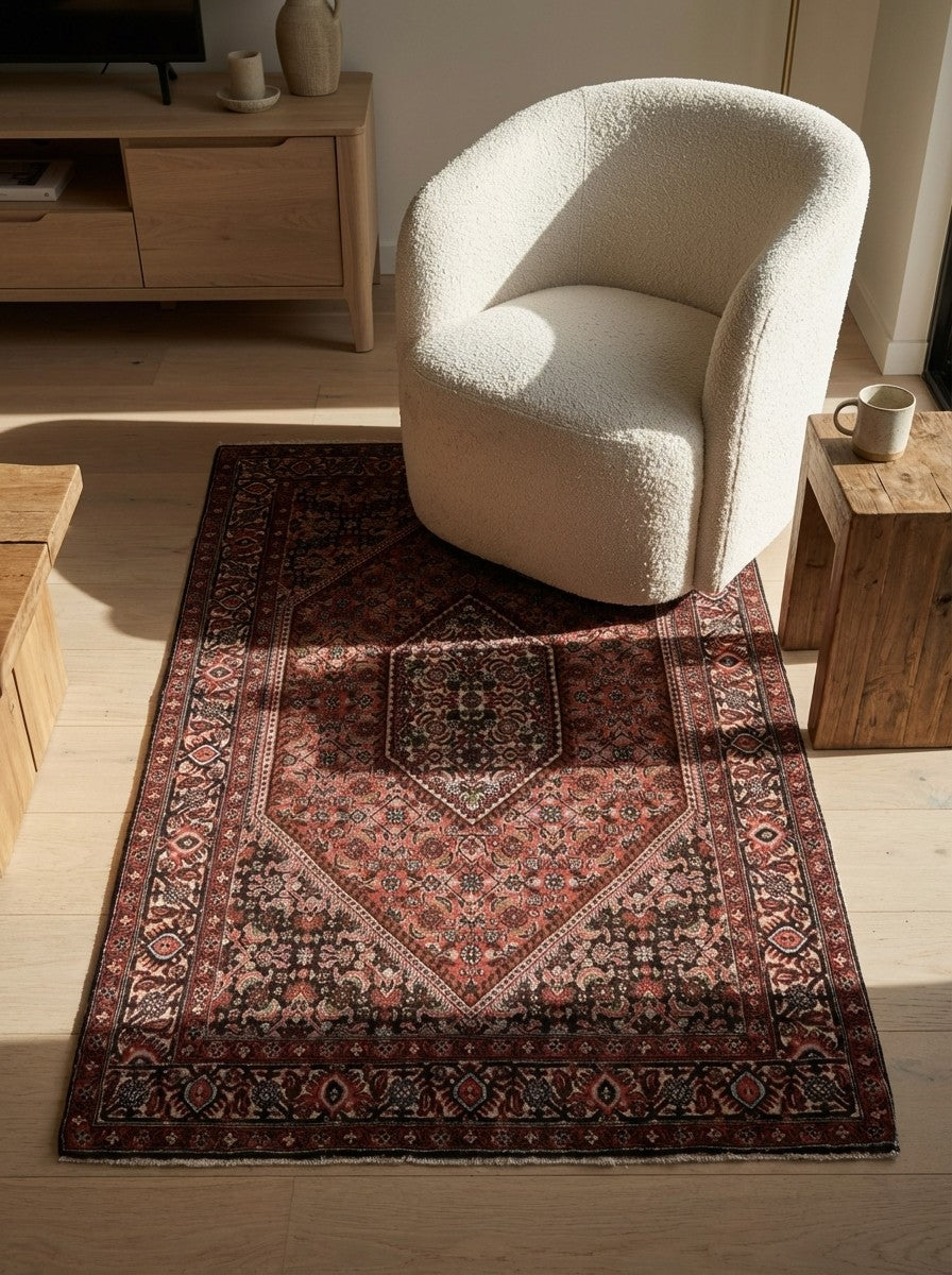 Bidjar Tekkab — Hand-knotted, 92x152 cm, Red, 100% Virgin Wool | Detail view