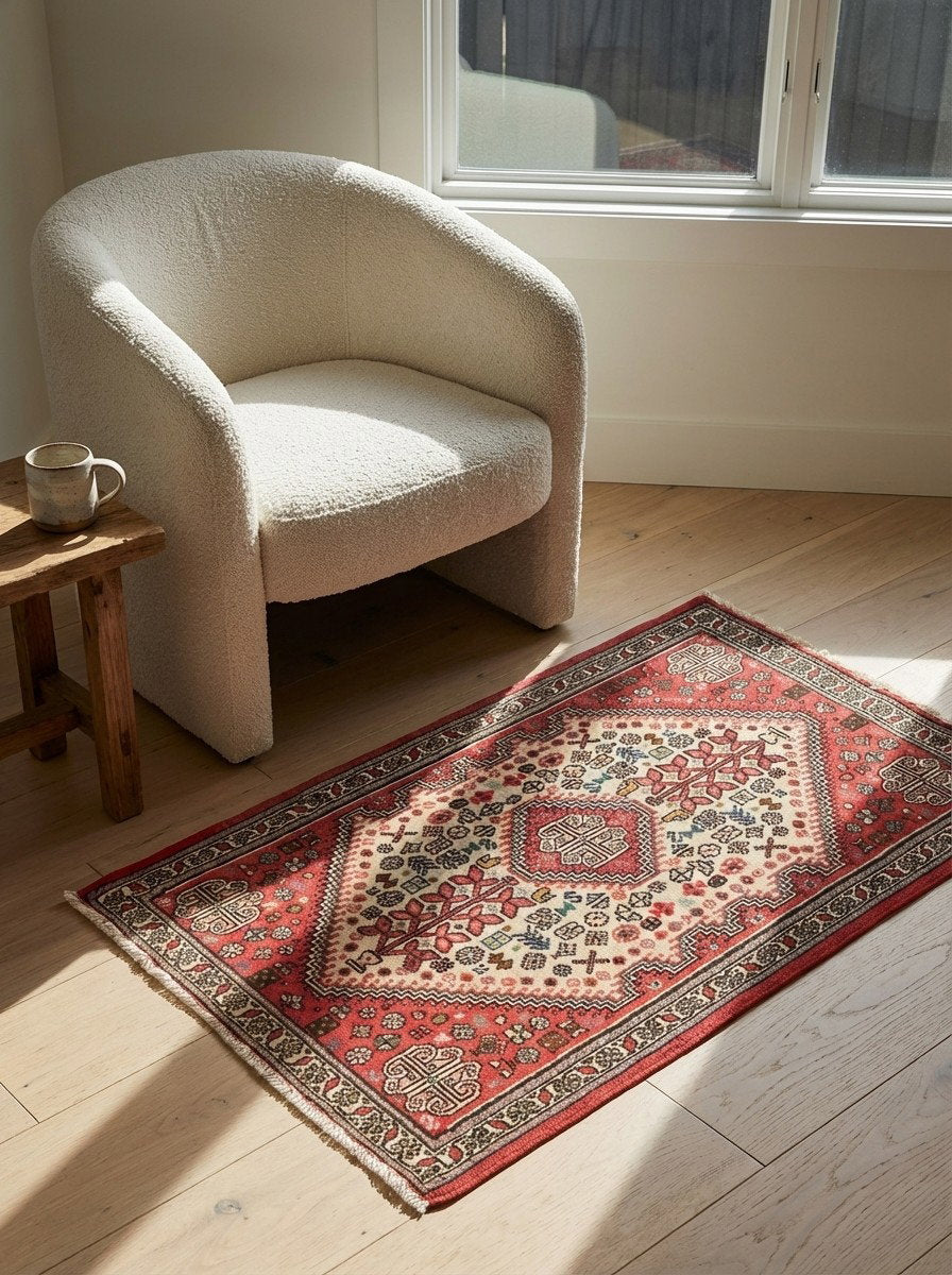 Abadeh — Handgefertigt, 101x62 cm, Beige, 100% Virgin Wool | Detail view