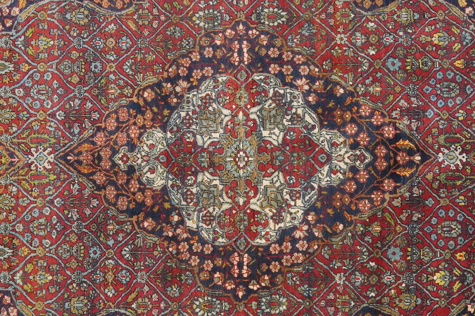Kashan — Hand-knotted, 127x195 cm, Red, 100% Virgin Wool | View 4